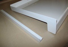 ALU-Standard_25_Außenfensterbank_Weiß_9016_GL_Sichtabschluss